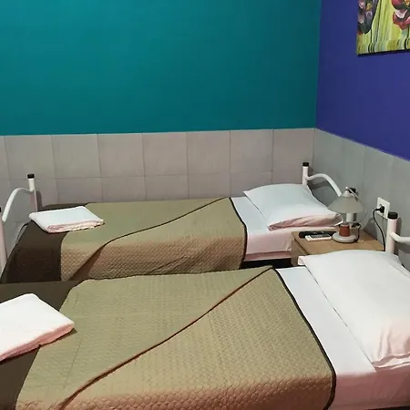 Volturno House Hostal *
